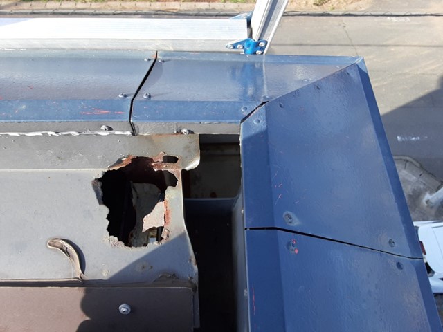 塩害被害を受けた折半屋根